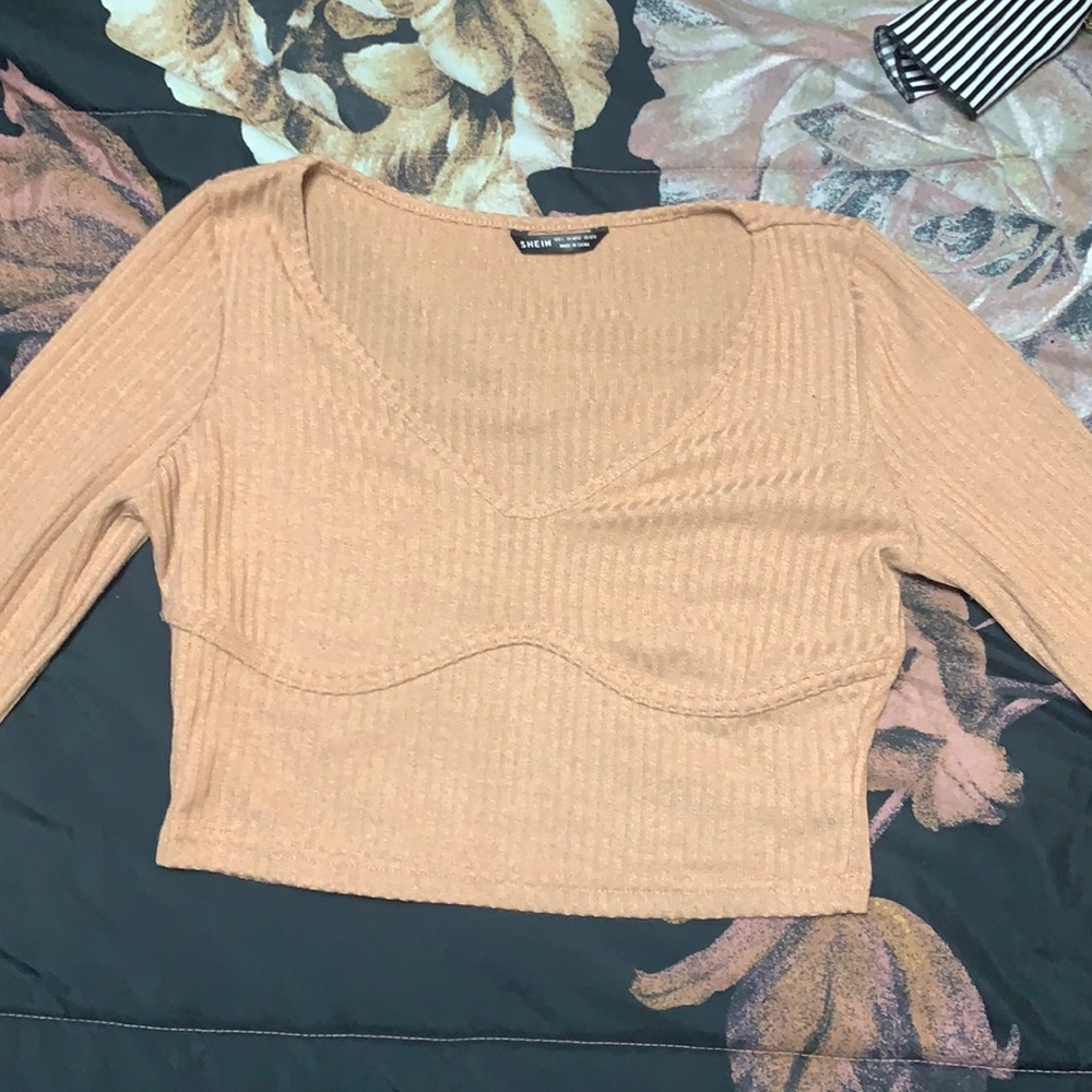 Cream pinkish long sleeve crop top